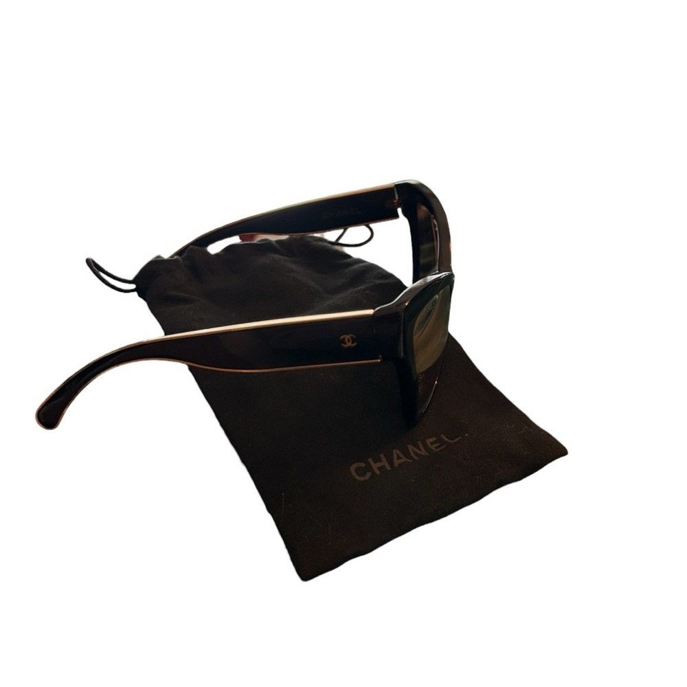 CHANEL Elegant Black and gold trim Sunglasses with accessories FLAWLESS - Picture 10 of 16